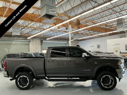 2020 RAM 2500 Laramie Crew Cab 4X4 6'4' Box