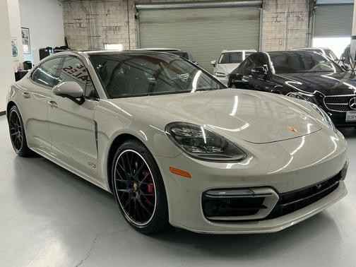 2023 Porsche Panamera GTS