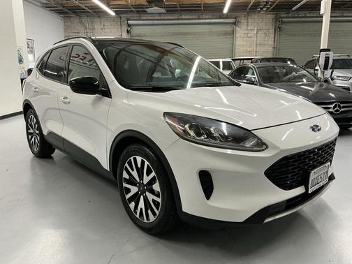 2020 Ford Escape SE