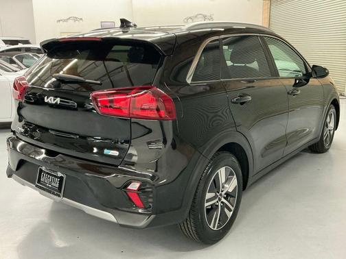 2022 Kia Niro LXS