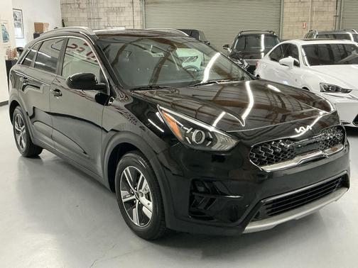 2022 Kia Niro LXS