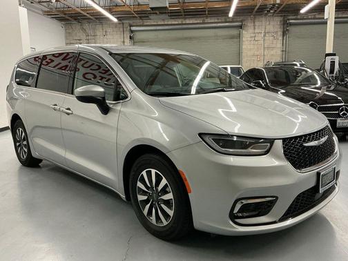 2023 Chrysler Pacifica Hybrid Touring L