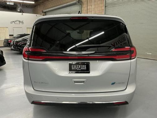 2023 Chrysler Pacifica Hybrid Touring L