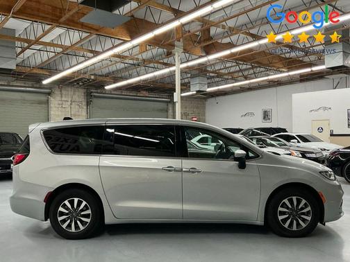2023 Chrysler Pacifica Hybrid Touring L