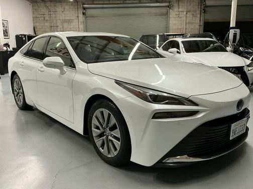 2022 Toyota Mirai Base