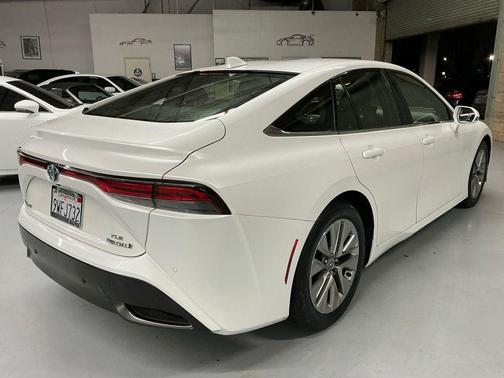 2022 Toyota Mirai Base