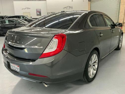 2016 Lincoln MKS Base