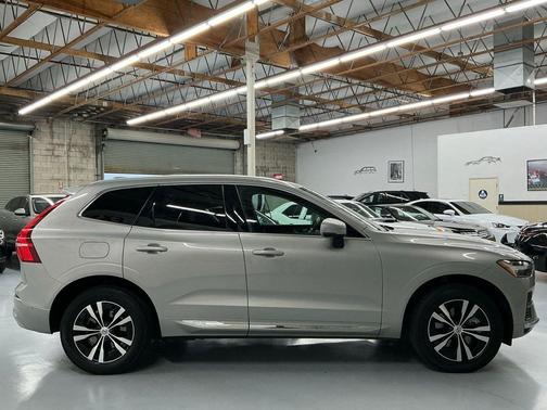 2022 Volvo XC60 Recharge Plug-In Hybrid T8 Inscription Expression