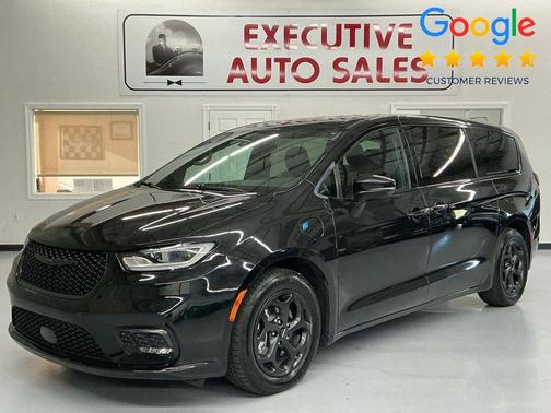 Brilliant Black Crystal Pearlcoat 2023 Chrysler Pacifica Hybrid Touring L