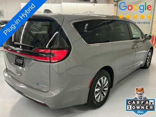 2022 Chrysler Pacifica Hybrid Touring L