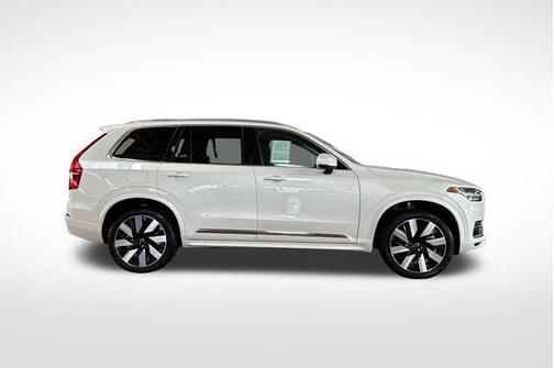 2024 Volvo XC90 Recharge Plug-In Hybrid T8 Plus Bright Theme 7-Seater