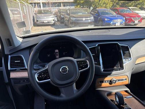 2024 Volvo XC90 Recharge Plug-In Hybrid T8 Plus Bright Theme 7-Seater