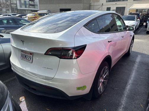 2022 Tesla Model Y Long Range Dual Motor All-Wheel Drive