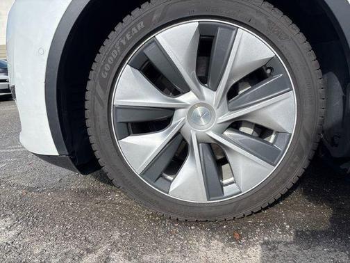 2022 Tesla Model Y Long Range Dual Motor All-Wheel Drive