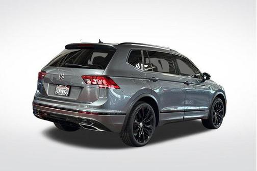 Platinum Gray Metallic 2021 Volkswagen Tiguan 2.0T SE R-Line Black