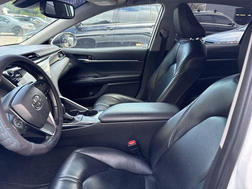 Super White 2019 Toyota Camry SE