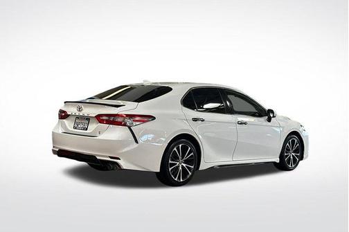 Super White 2019 Toyota Camry SE
