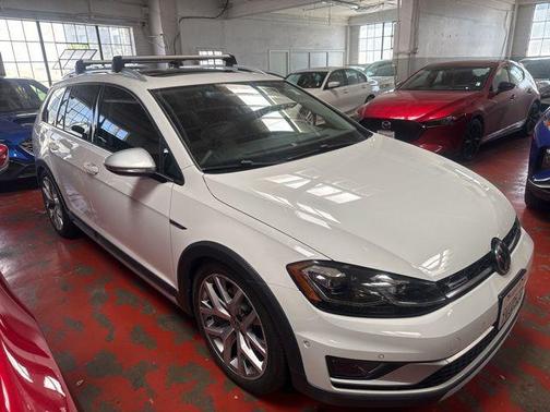 Pure White 2019 Volkswagen Golf Alltrack TSI SE