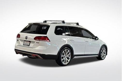 Pure White 2019 Volkswagen Golf Alltrack TSI SE