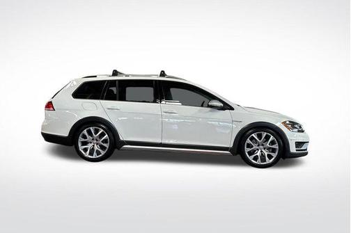 Pure White 2019 Volkswagen Golf Alltrack TSI SE