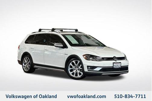 Pure White 2019 Volkswagen Golf Alltrack TSI SE
