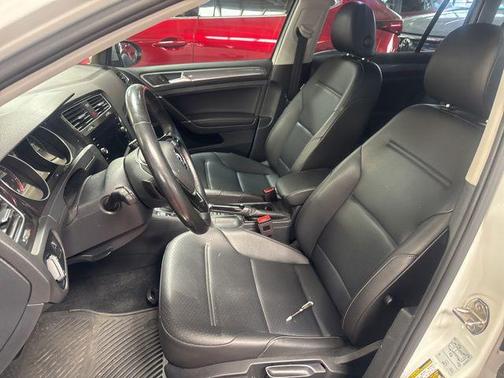 Pure White 2019 Volkswagen Golf Alltrack TSI SE