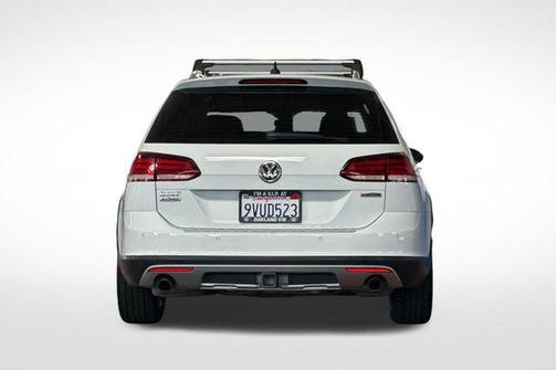 Pure White 2019 Volkswagen Golf Alltrack TSI SE