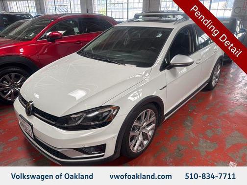 Pure White 2019 Volkswagen Golf Alltrack TSI SE