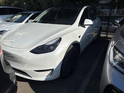 2022 Tesla Model Y Long Range Dual Motor All-Wheel Drive