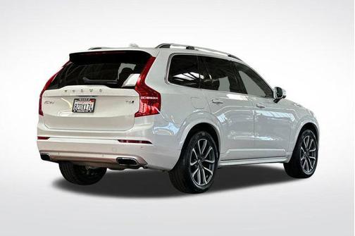 2019 Volvo XC90 T6 Momentum