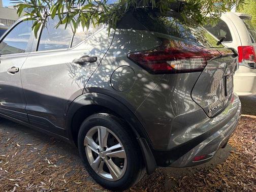 Gun Metallic 2024 Nissan Kicks S