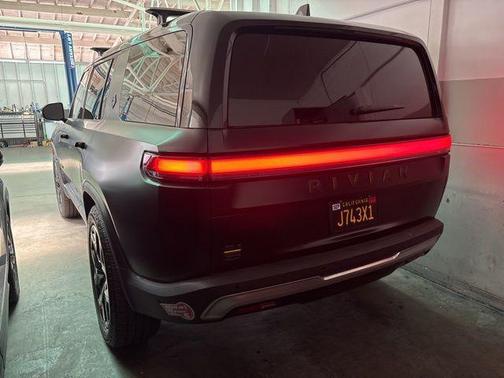Midnight 2023 Rivian R1S Adventure