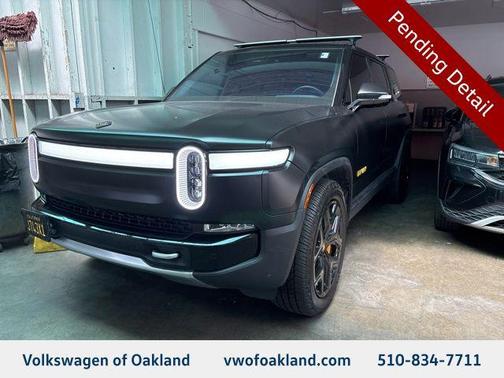 Midnight 2023 Rivian R1S Adventure