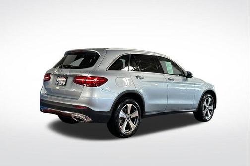 Diamond Silver Metallic 2018 Mercedes-Benz GLC 300 4MATIC