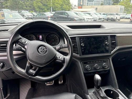 Platinum Gray Metallic 2020 Volkswagen Atlas 3.6L SE w/Technology