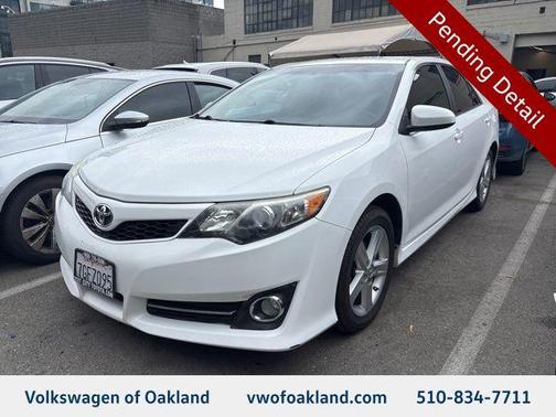 Super White 2014 Toyota Camry SE