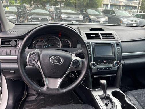 Super White 2014 Toyota Camry SE