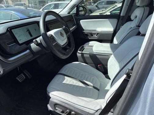 2024 Rivian R1T Adventure