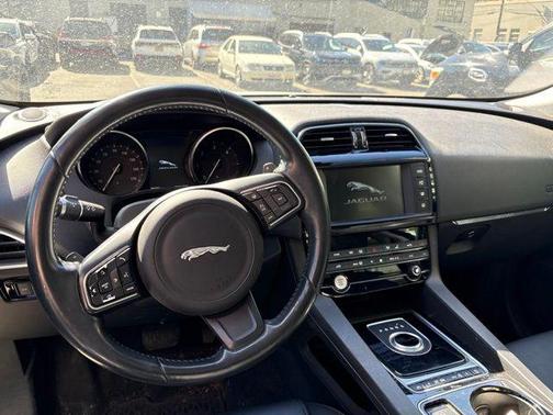 Polaris White 2017 Jaguar F-PACE 20d Premium