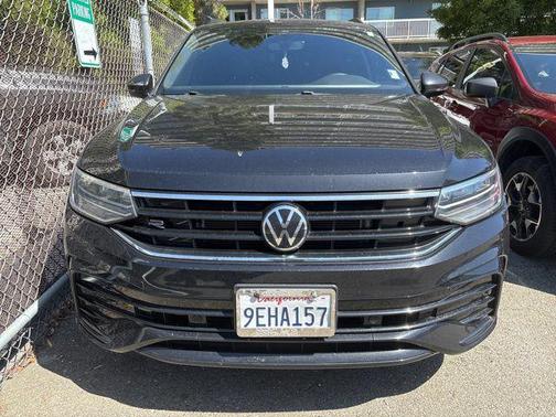 Deep Black Pearl 2022 Volkswagen Tiguan 2.0T SE R-Line Black