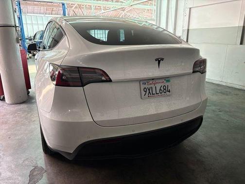 Pearl White Multi-Coat 2021 Tesla Model Y Long Range Dual Motor All-Wheel Drive