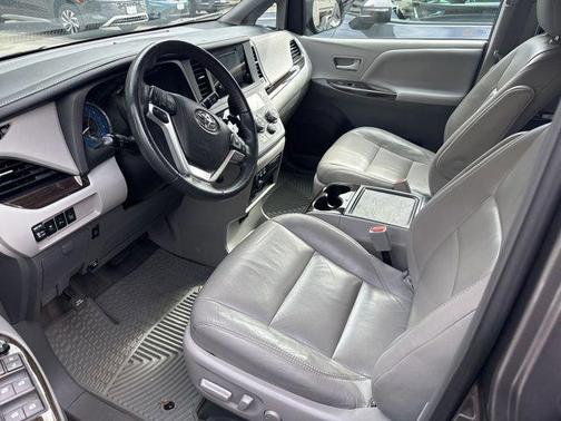 2017 Toyota Sienna XLE Premium