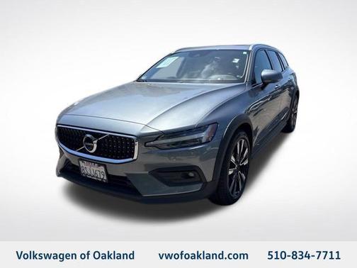 Osmium Grey Metallic 2020 Volvo V60 Cross Country T5