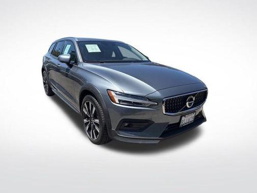 Osmium Grey Metallic 2020 Volvo V60 Cross Country T5