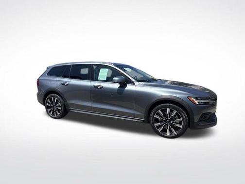 Osmium Grey Metallic 2020 Volvo V60 Cross Country T5