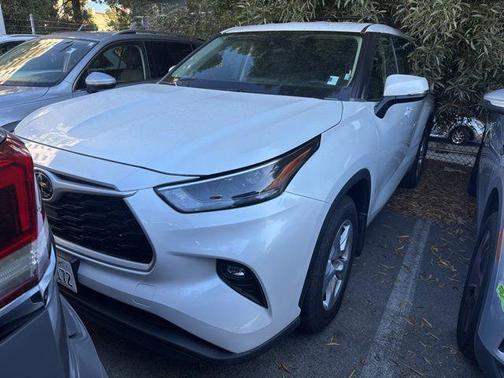 2022 Toyota Highlander LE