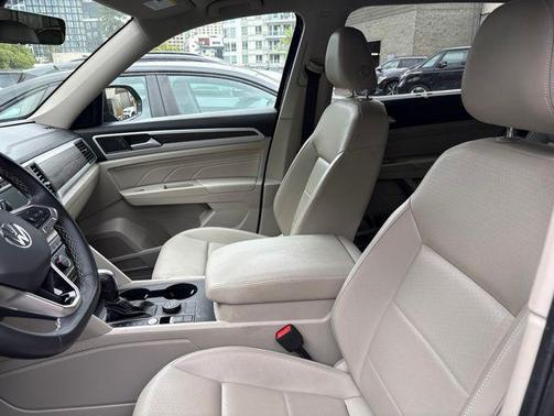 Blue Metallic 2022 Volkswagen Atlas 2.0T SE