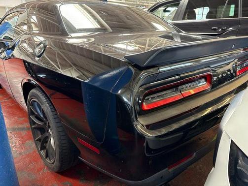 Pitch Black Clearcoat 2015 Dodge Challenger SRT Hellcat