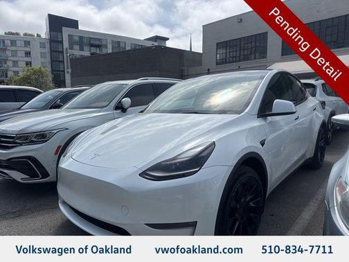 Pearl White Multi-Coat 2023 Tesla Model Y Long Range Dual Motor All-Wheel Drive