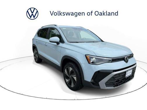 Monument Gray 2026 Volkswagen Taos SE